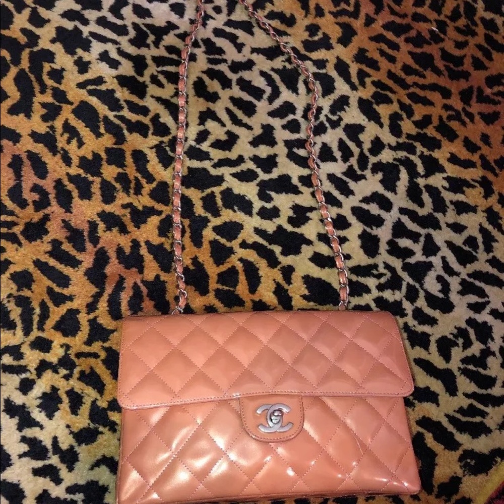 🔥SOLD🔥Chanel patent leather peach medium classic - Picture 2 of 8